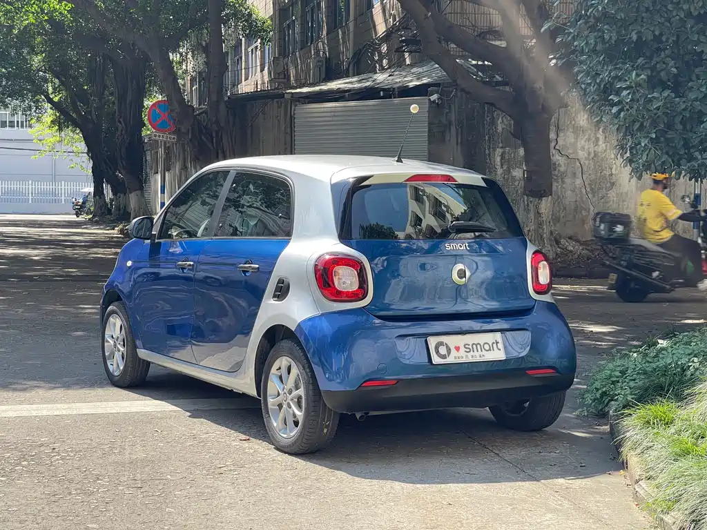 smart forfour 1.0 L 52 kW Agile