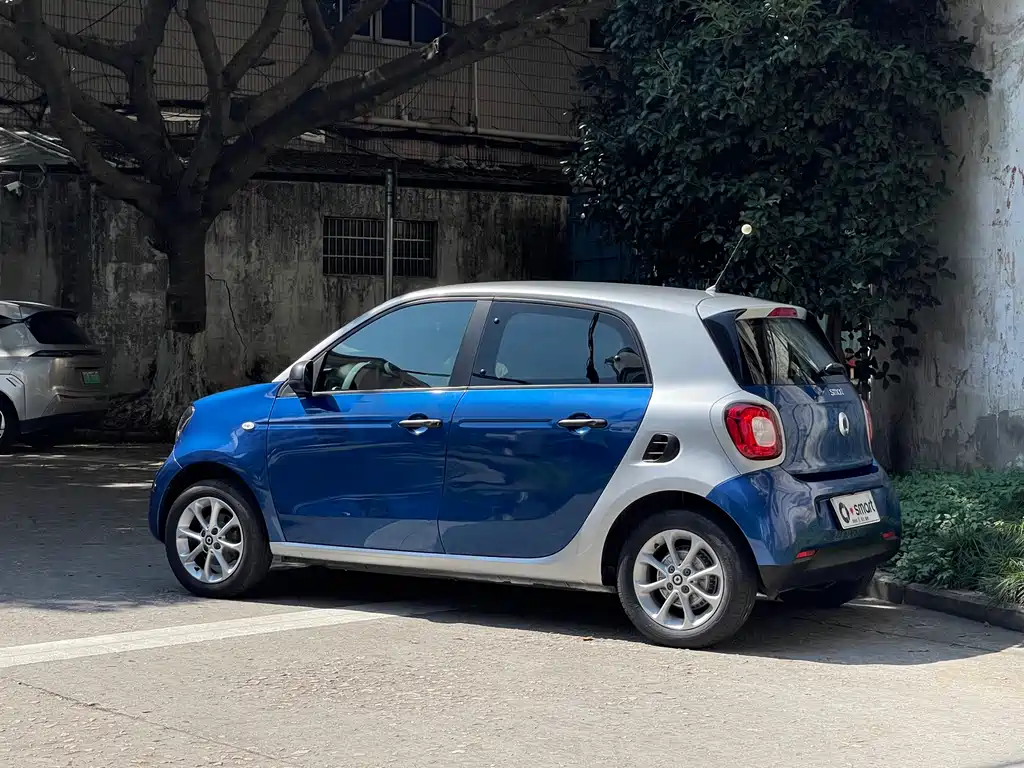 smart forfour 1.0 L 52 kW Agile