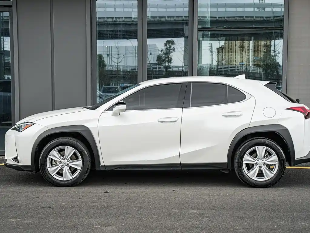 Lexus UX 260 h ·