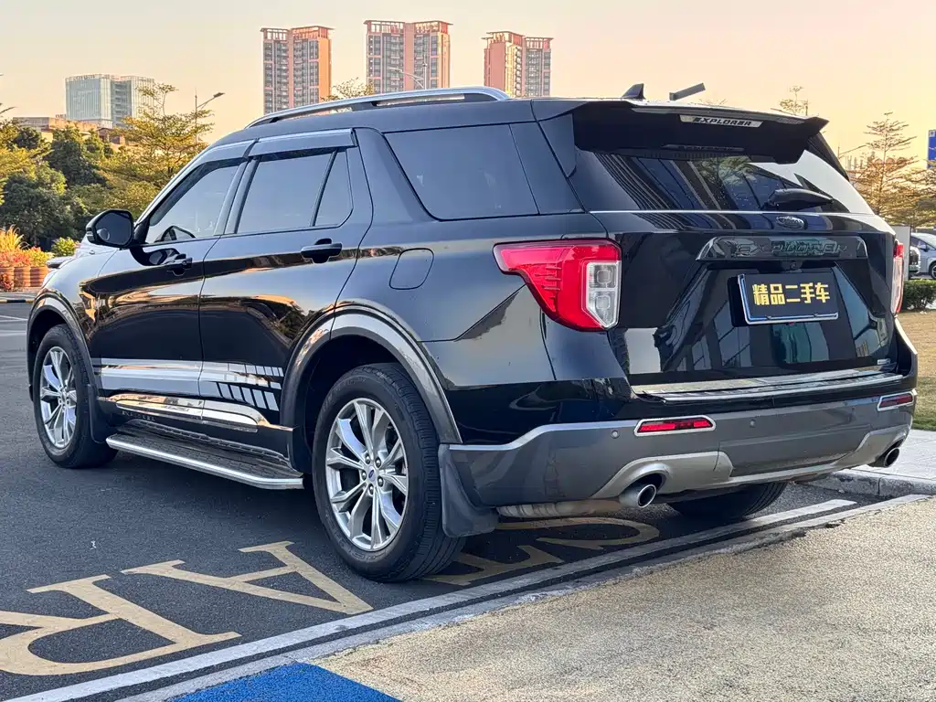 Explorer EcoBoost 285 4 WD Style 6-seat