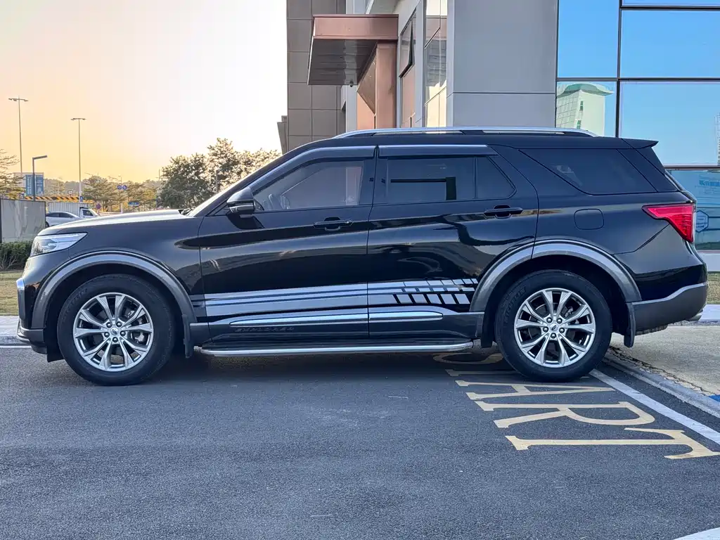 Explorer EcoBoost 285 4 WD Style 6-seat