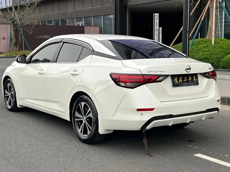 Nissan Sylphy Facelift 1.6 L CVT Joy