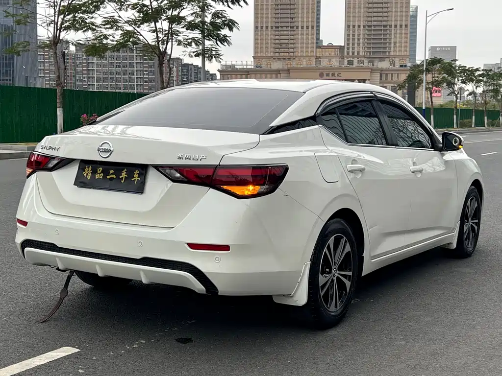 Sylphy Facelift 1.6 L CVT Joy