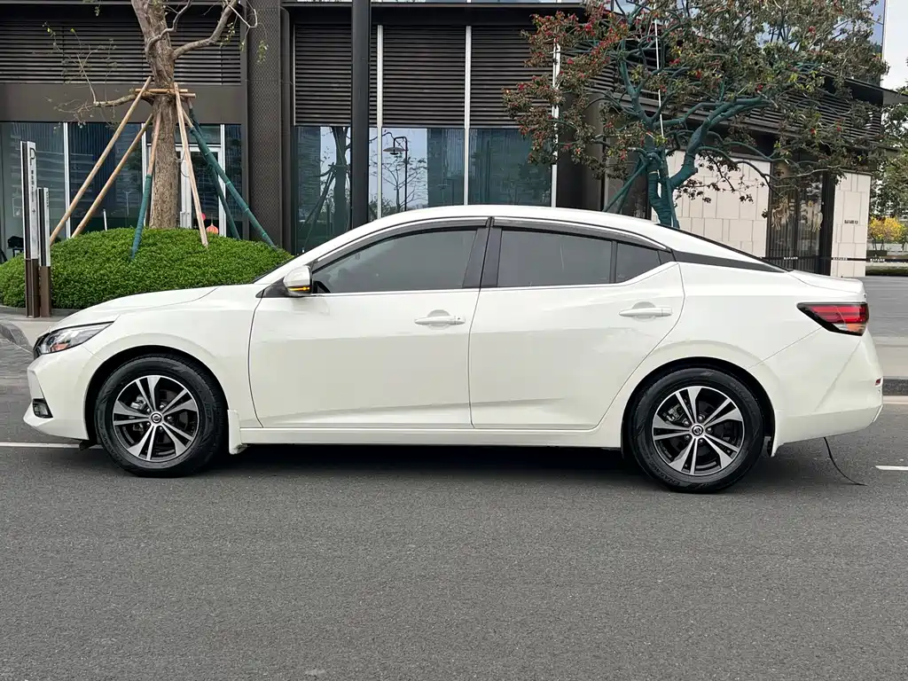 Sylphy Facelift 1.6 L CVT Joy