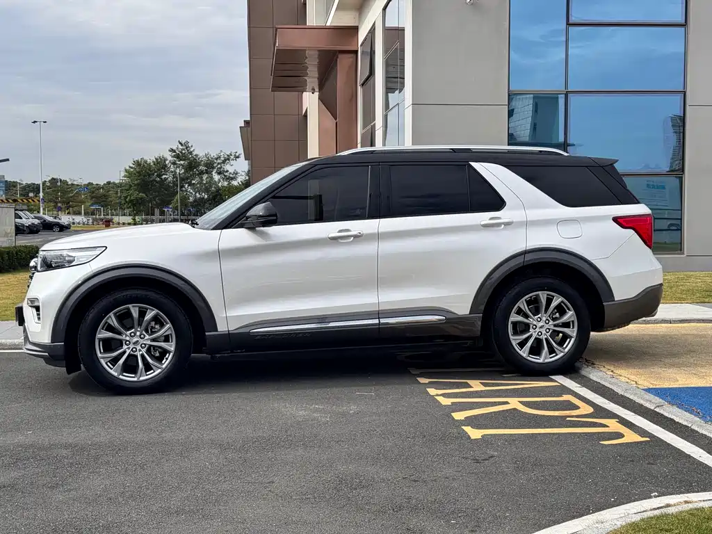 Explorer EcoBoost 285 4 WD Style 6-seat