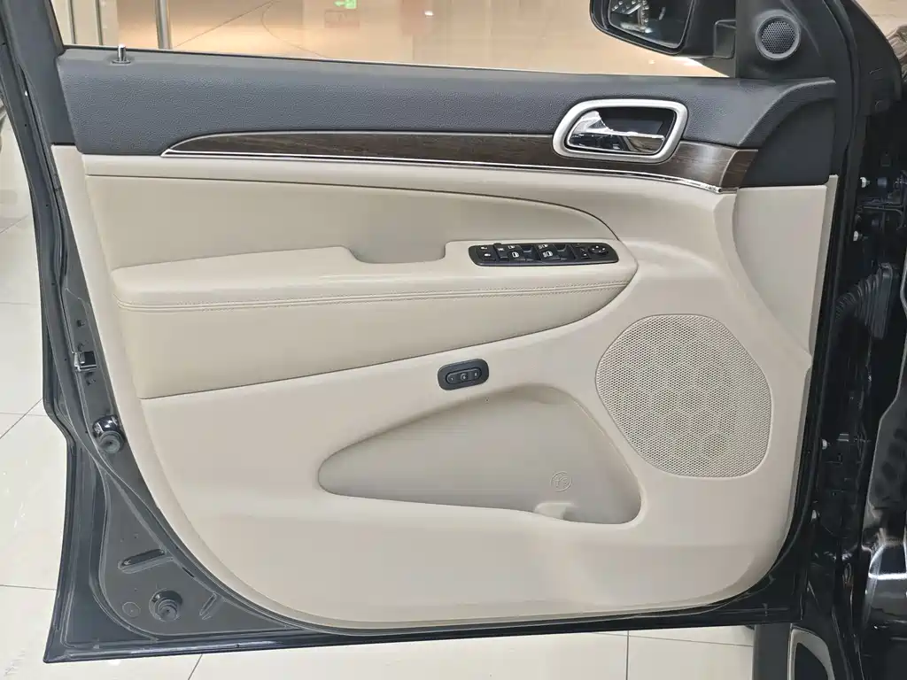 Grand Cherokee (Import) 3.6 L Elite Navigation
