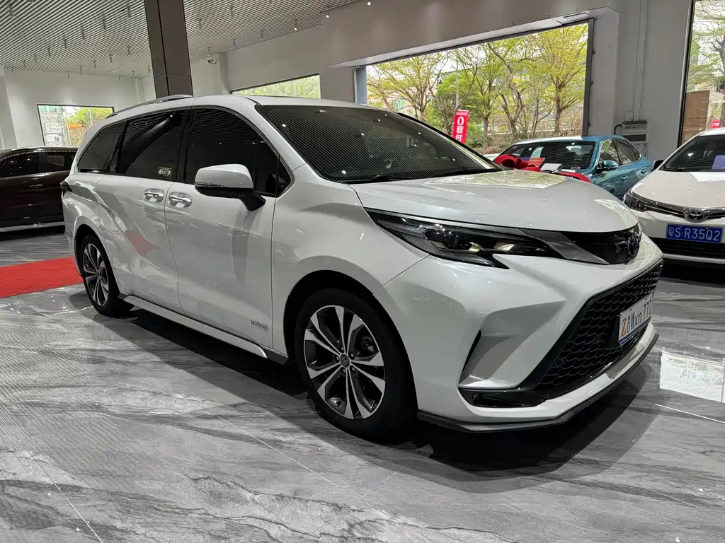 Granvia 2.5 L Hybrid Noble VIP
