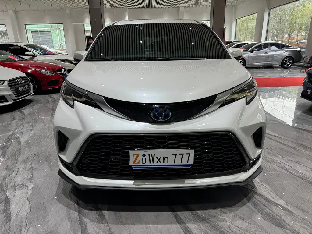 Granvia 2.5 L Hybrid Noble VIP