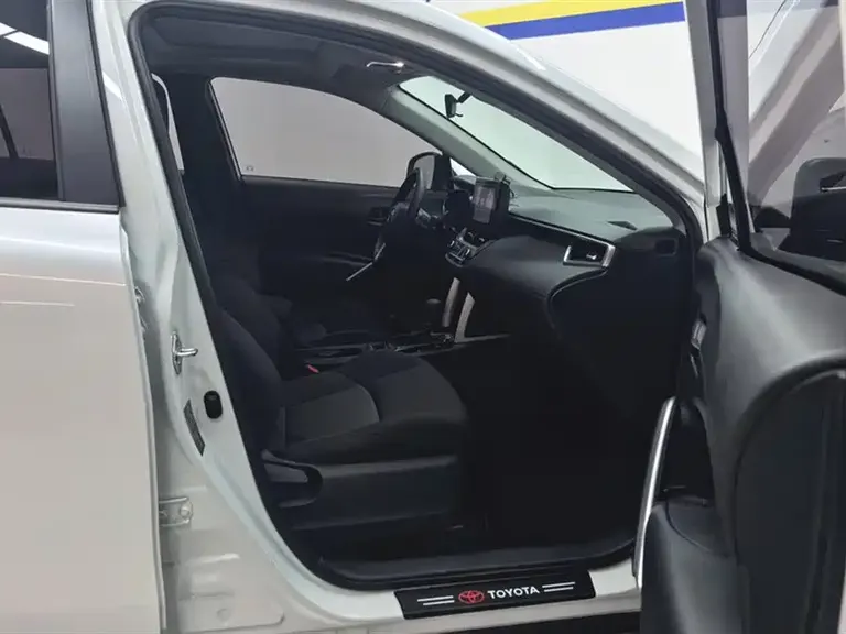 Toyota Frontlander 2.0 L CVT Leading
