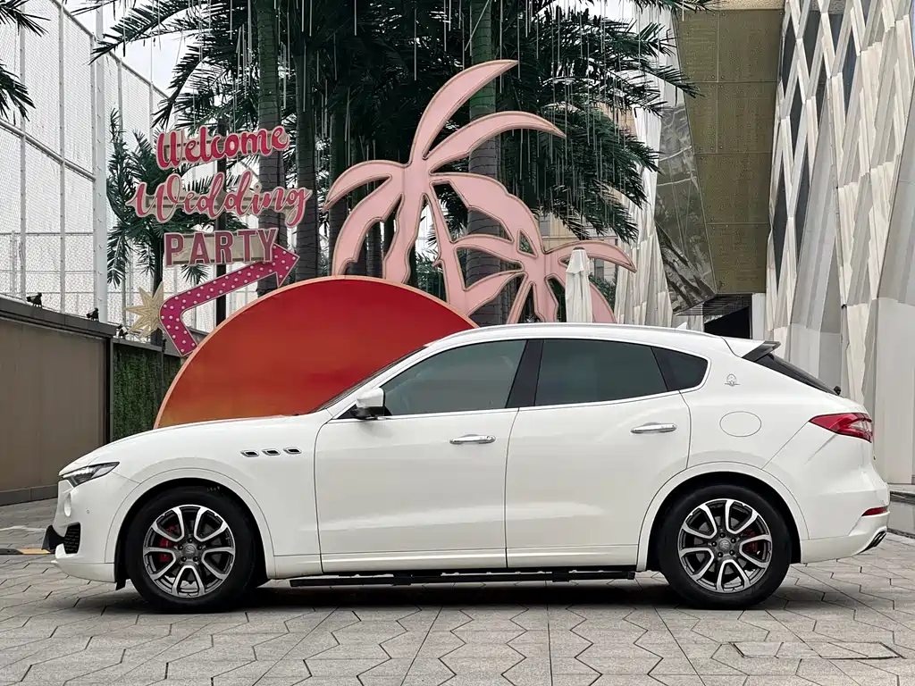 Levante 3.0 T Standard