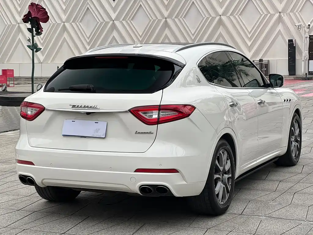 Levante 3.0 T Standard