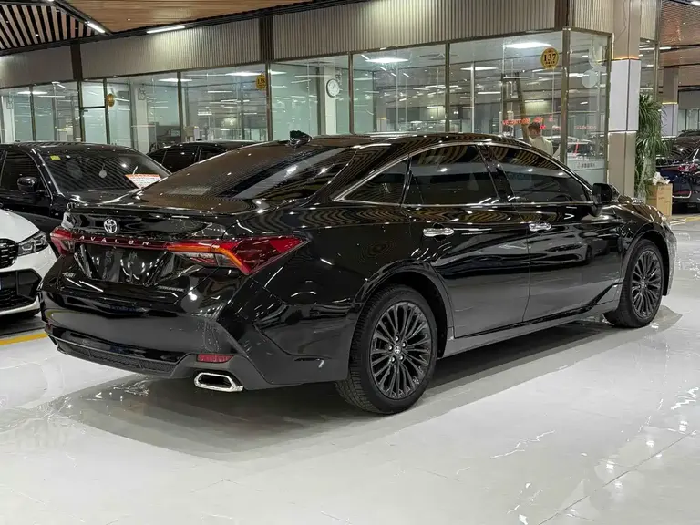 Toyota Avalon 2.5 L Touring Distinguished CN-V