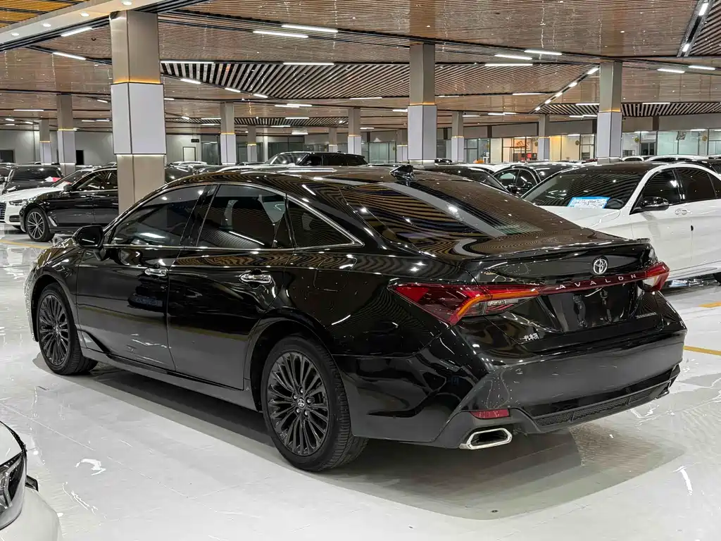 Avalon 2.5 L Touring Distinguished CN-V
