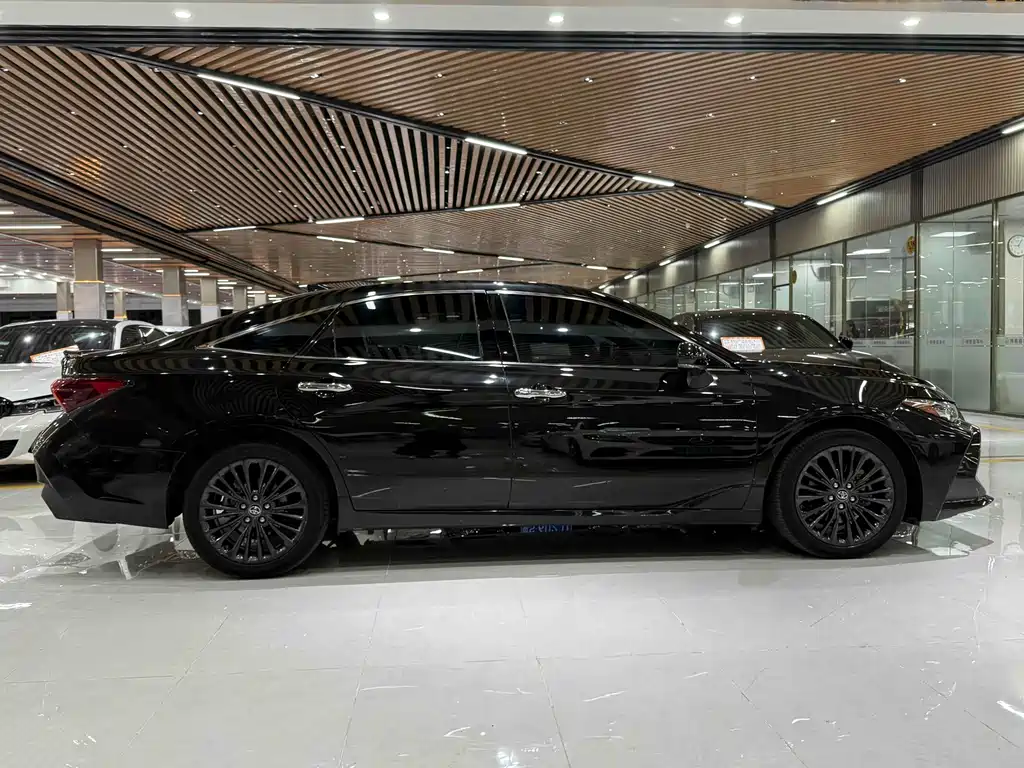 Avalon 2.5 L Touring Distinguished CN-V