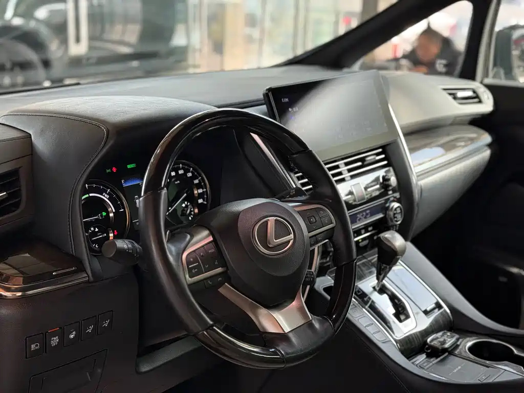 Lexus LM 300 h 7-seat Elegant