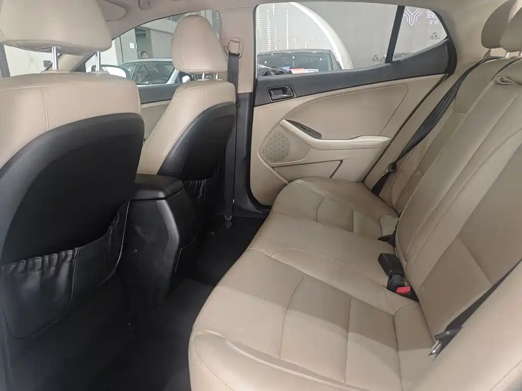 Kia K5 2.0 L Auto GL