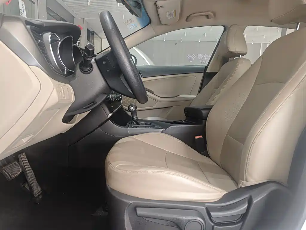 Kia K5 2.0 L Auto GL