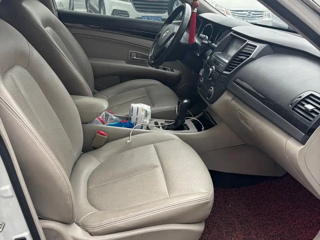 Dongfeng Fengshen A60 1.6 L DCT Distinguished