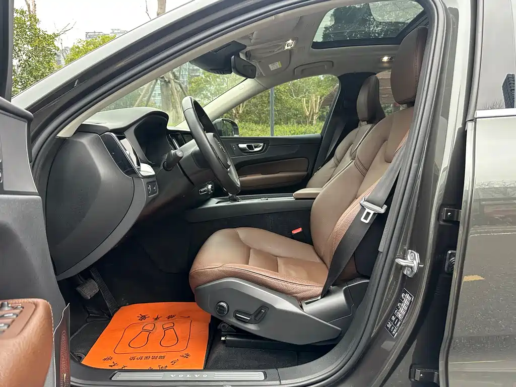 Volvo XC60 T5 4 WD Smart Vision CN-VI