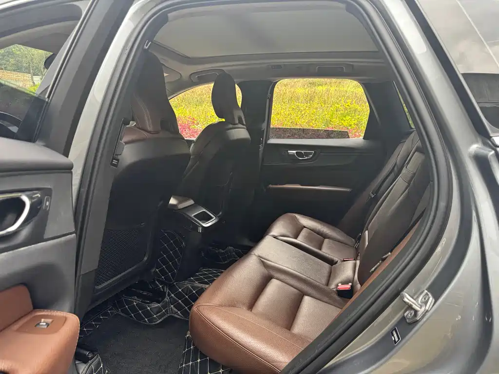 Volvo XC60 T5 4 WD Smart Ease CN-VI