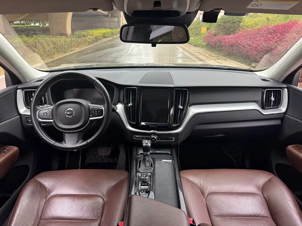 Volvo XC60 T5 4 WD Smart Ease CN-VI