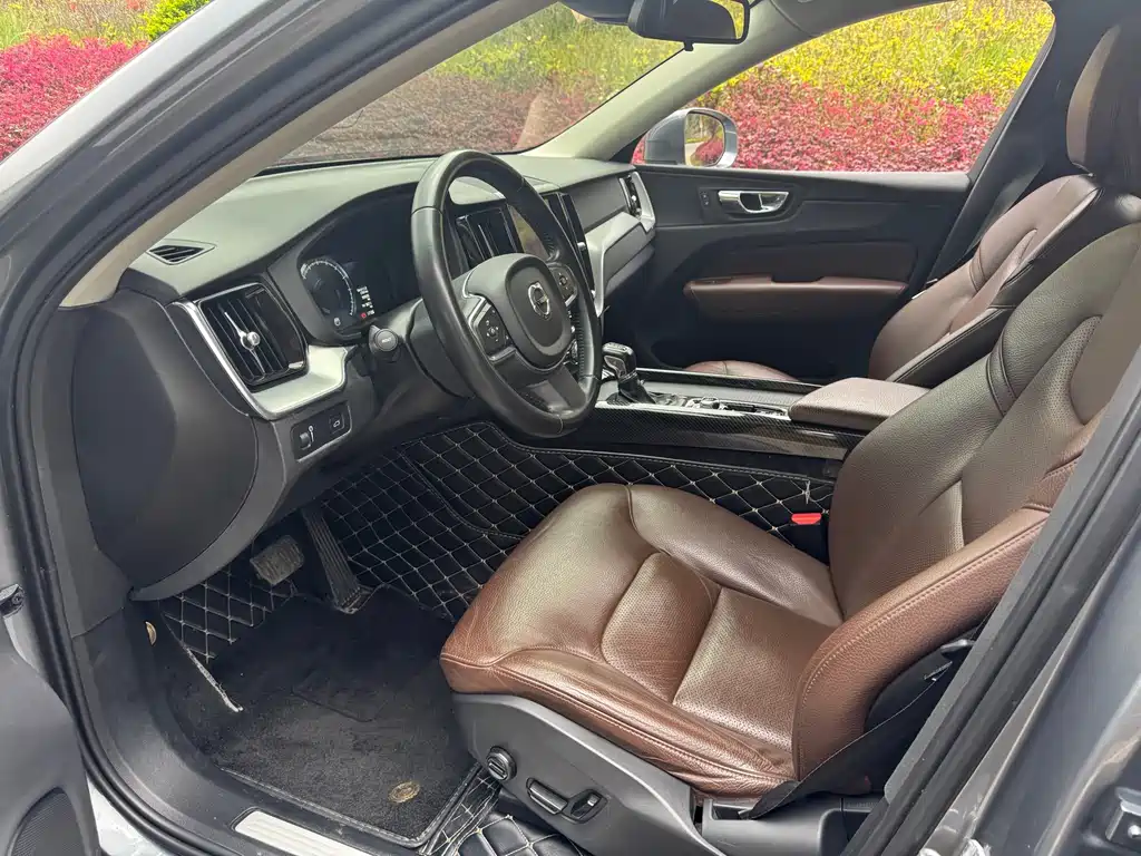 Volvo XC60 T5 4 WD Smart Ease CN-VI