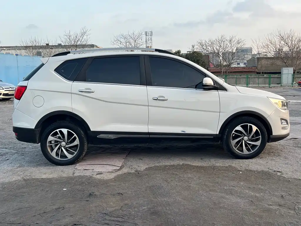 Baojun 560 1.8 L Manual Luxury