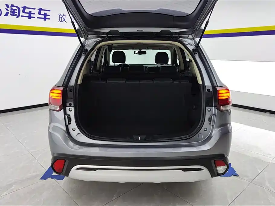 Outlander 2.0 L 2 WD Smooth Enjoyment 7-seat