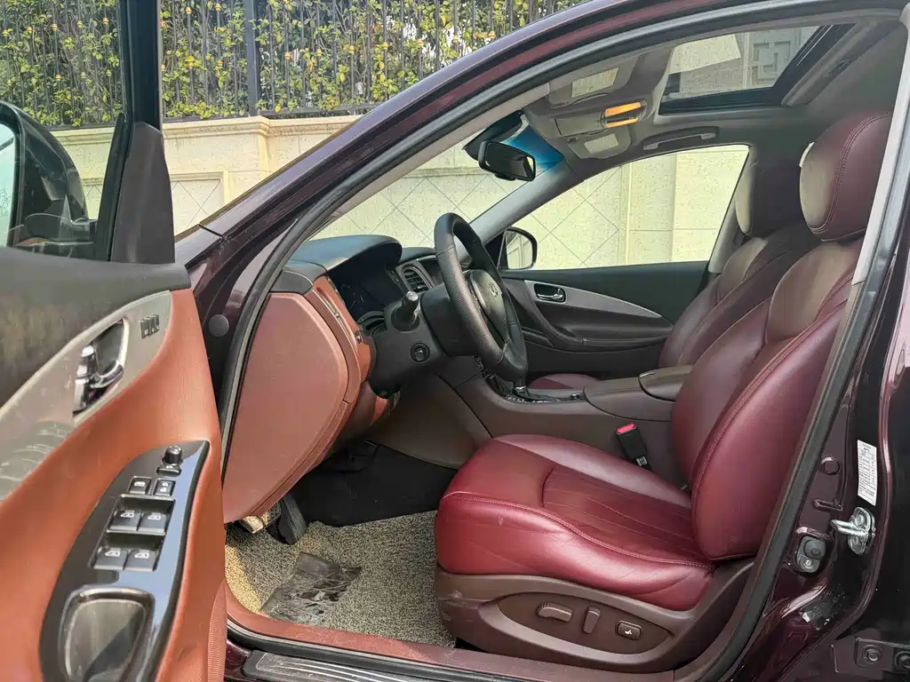 Infiniti QX50 (Import) 2.5 L 2 WD Grace
