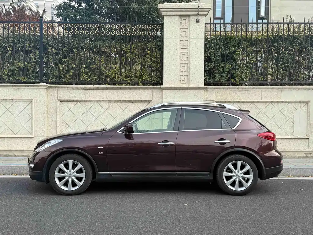 Infiniti QX50 (Import) 2.5 L 2 WD Grace
