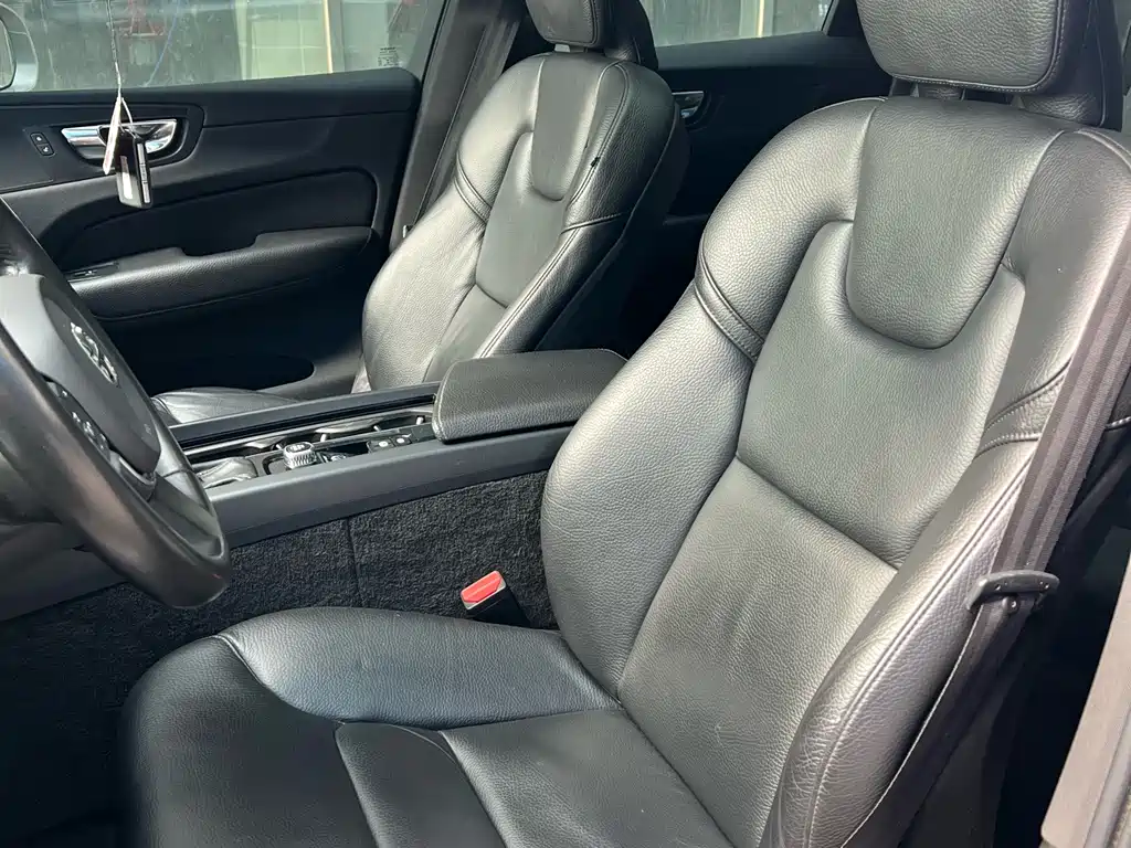 Volvo XC60 T5 4 WD Smart Ease CN-VI