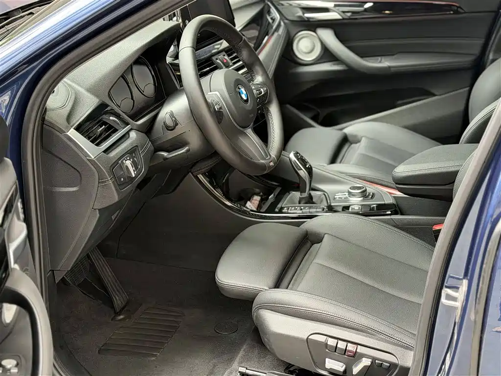 BMW X2 sDrive25 i Leading M Offroad Package