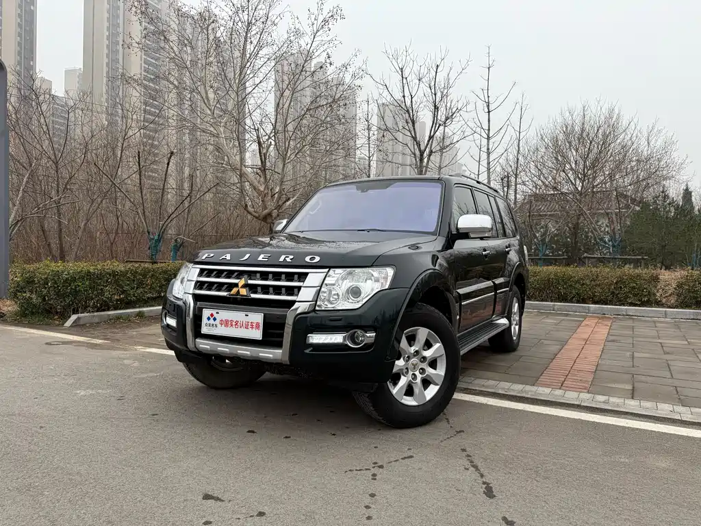 Pajero (Import) 3.0 L Auto Distinguished CN-V