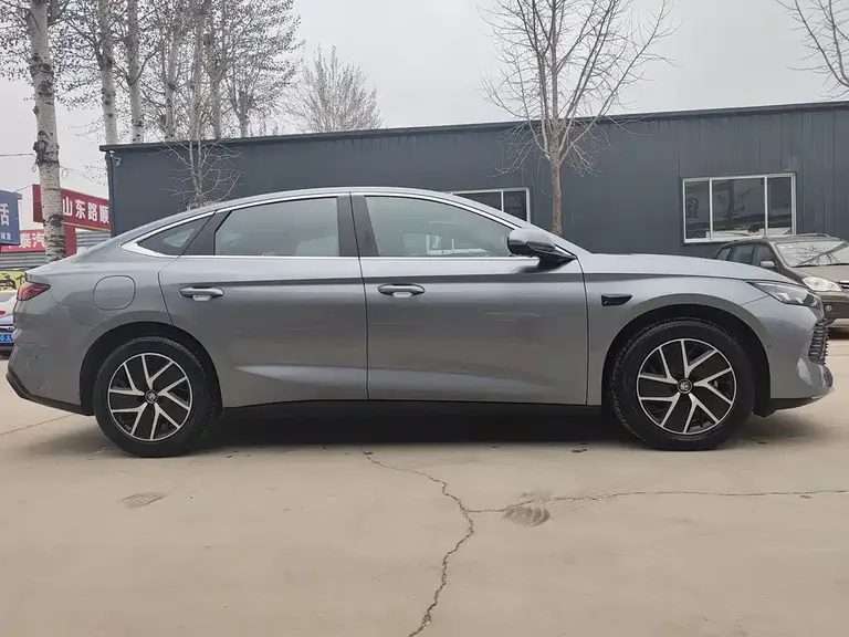 BYD Qin L DM-i Smart Drive 120 KM Transcend
