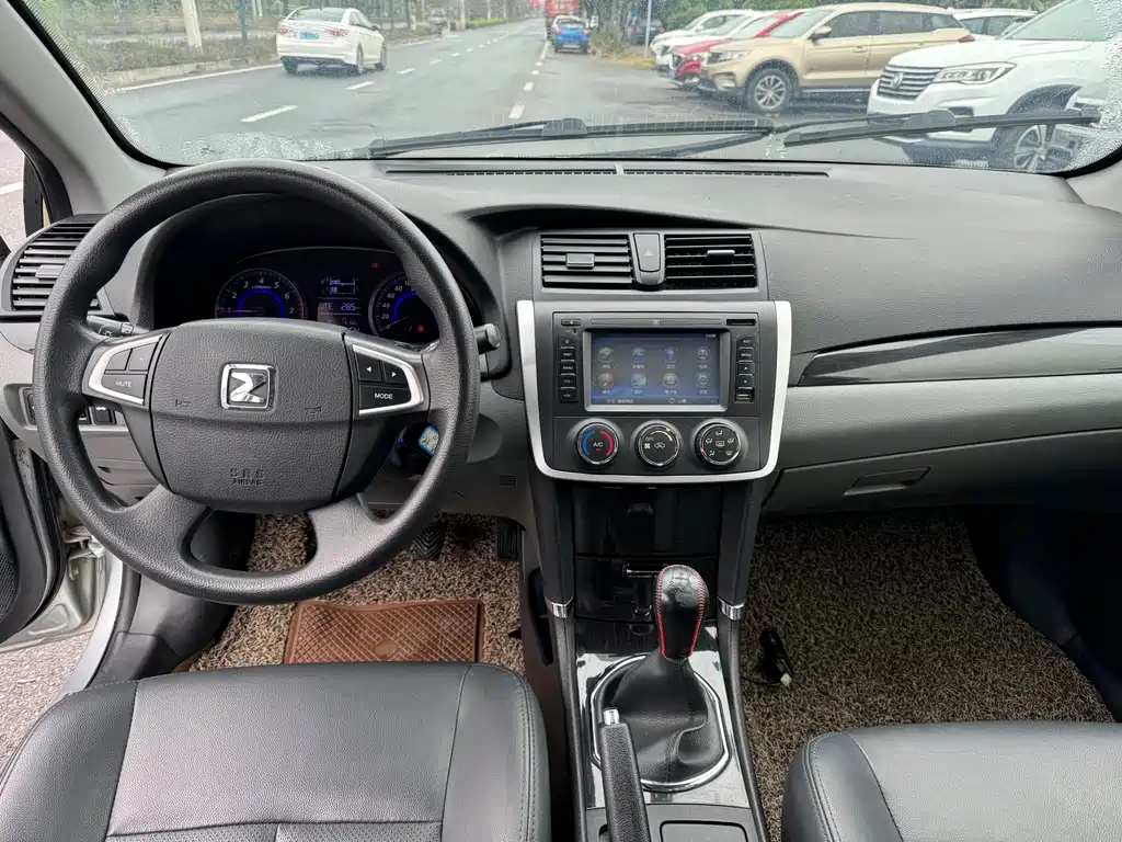 Zotye Z300 众泰Z300 2014款 1.5 L 都市版手动豪华型