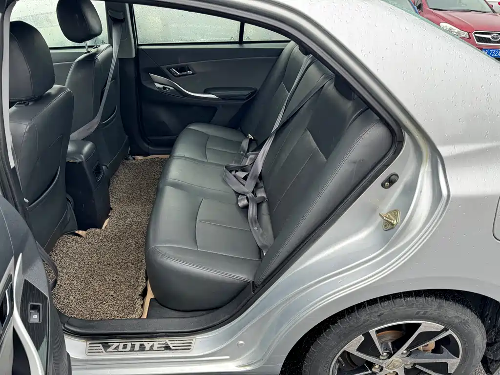 Zotye Z300 众泰Z300 2014款 1.5 L 都市版手动豪华型