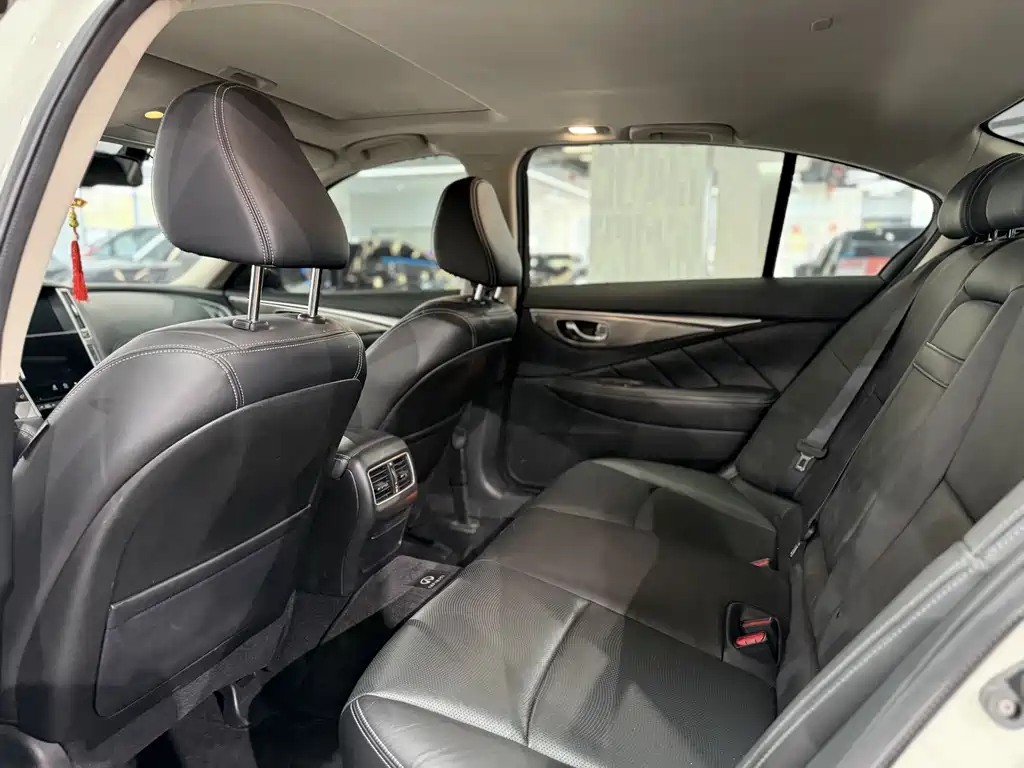 Infiniti Q50 L 2.0 T Comfort Enjoyment