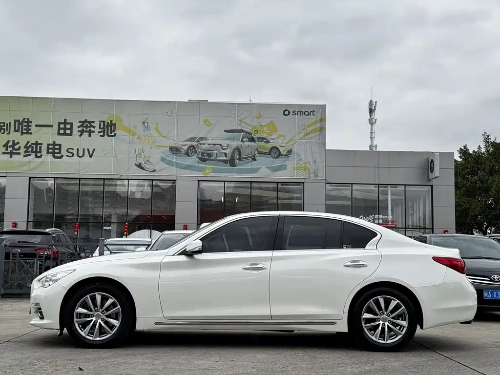 Infiniti Q50 L 2.0 T Comfort