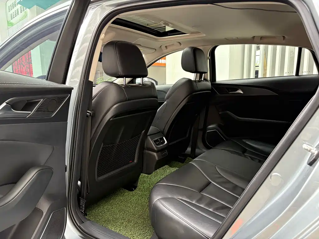 Hongqi H5 Classic 1.5 T DCT Flagship Charm