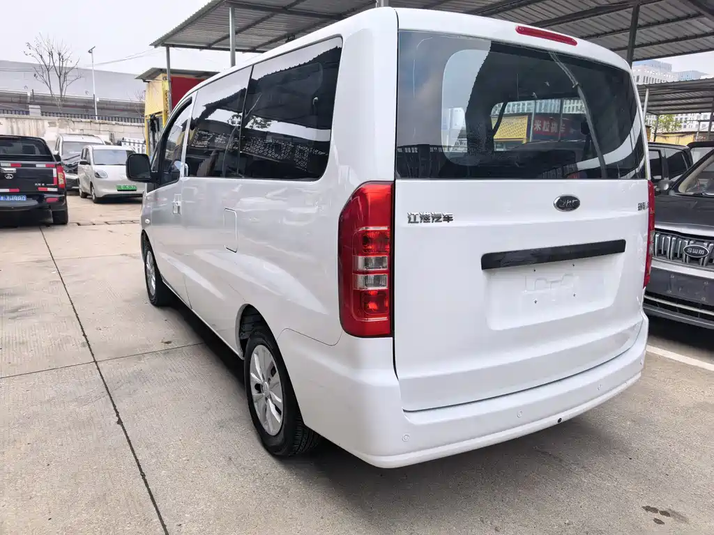 Refine M3 Maker 1.8 L Luxury