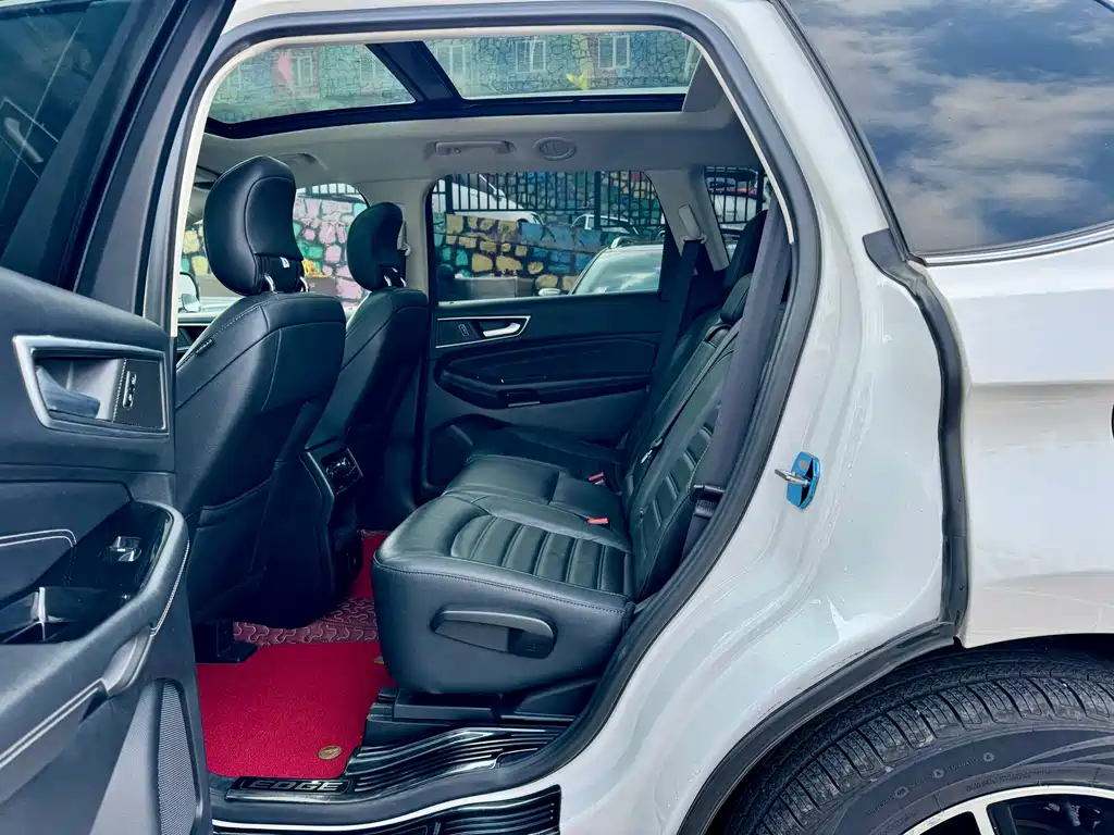 Edge EcoBoost 245 2 WD Grand Sharp 7-seat