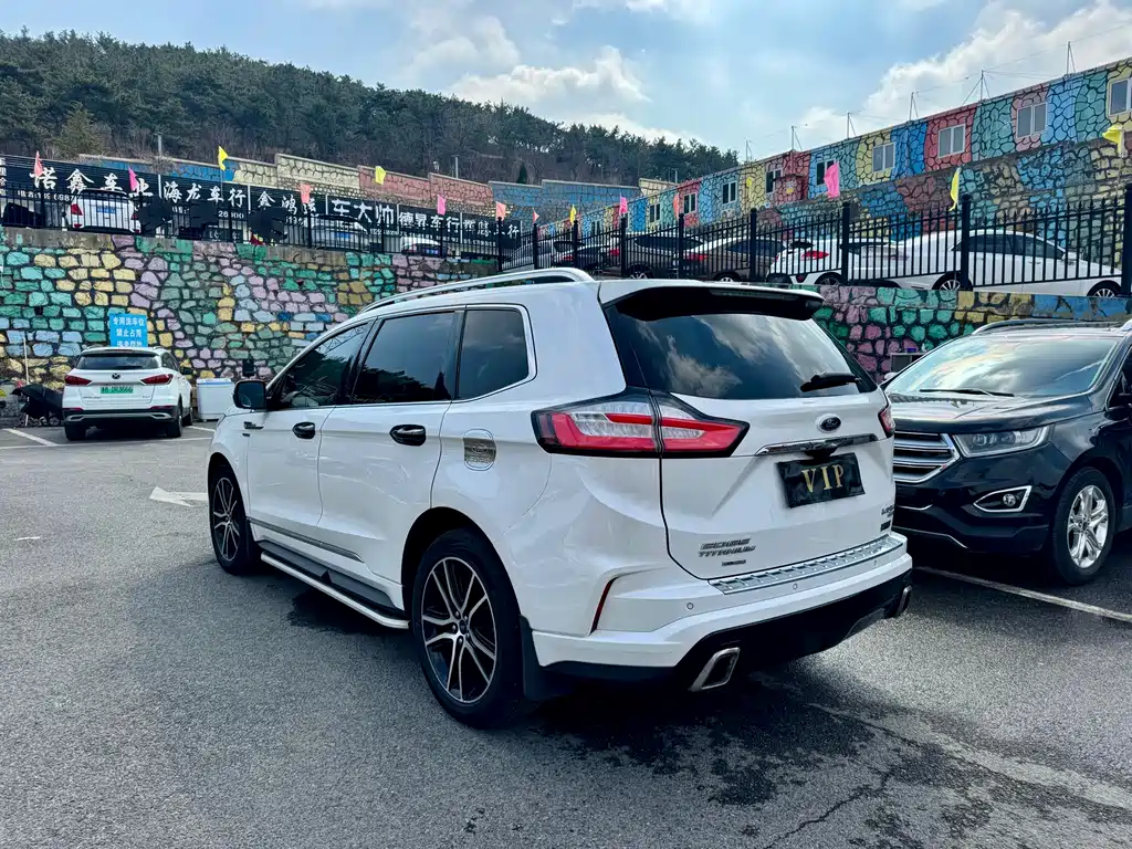 Edge EcoBoost 245 2 WD Grand Sharp 7-seat