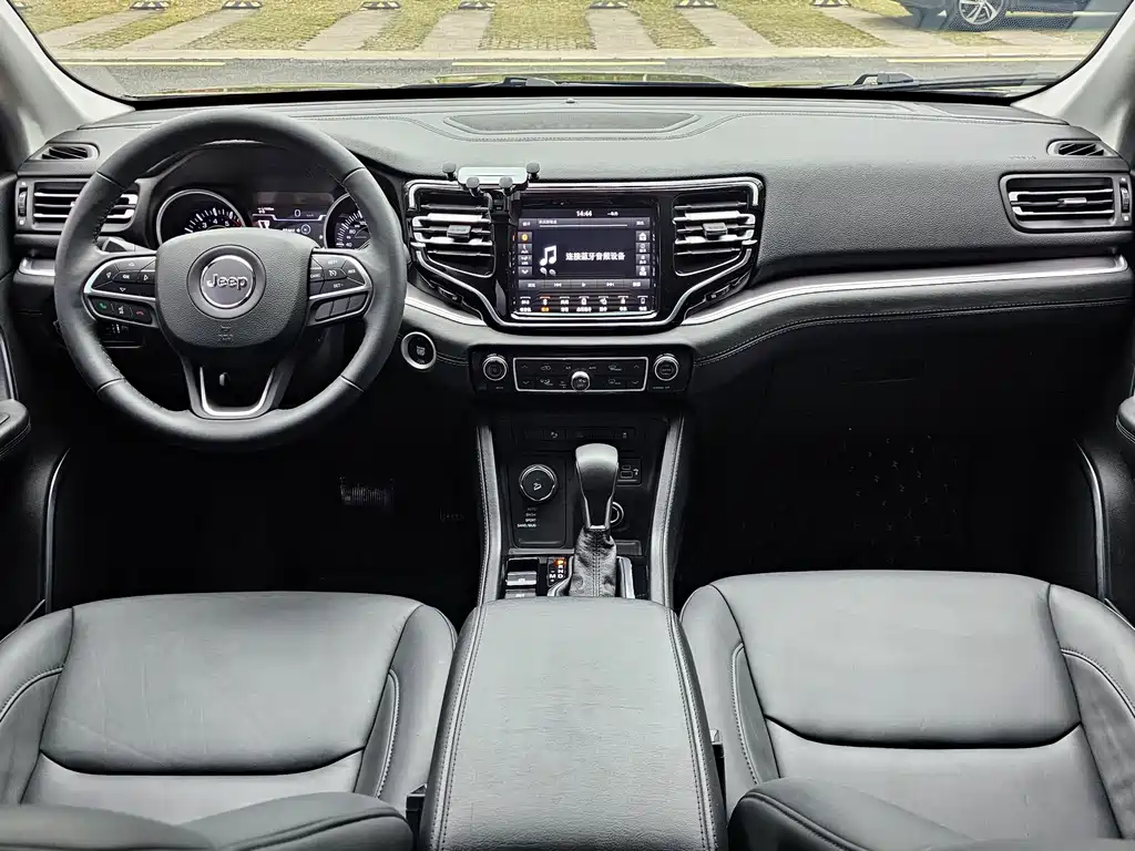 Grand Commander 2.0 T 4 WD Premium Navigation CN-V