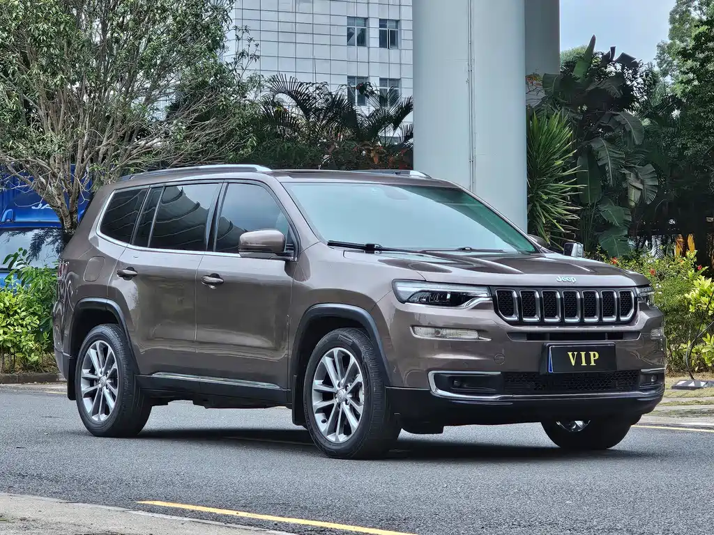 Grand Commander 2.0 T 4 WD Premium Navigation CN-V