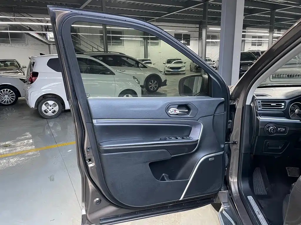 Grand Commander 2.0 T 4 WD Smart Enjoyment CN-V