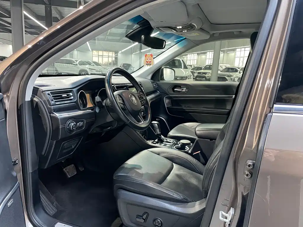 Grand Commander 2.0 T 4 WD Smart Enjoyment CN-V