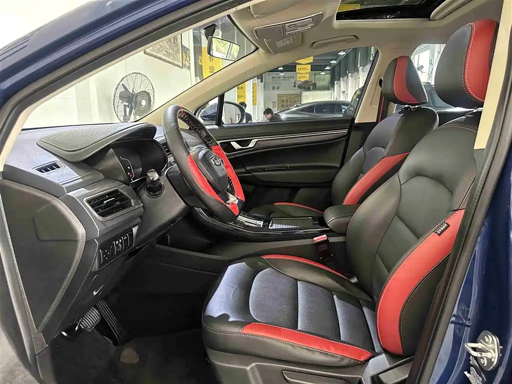 Emgrand GS 1.4 T CVT Elegant