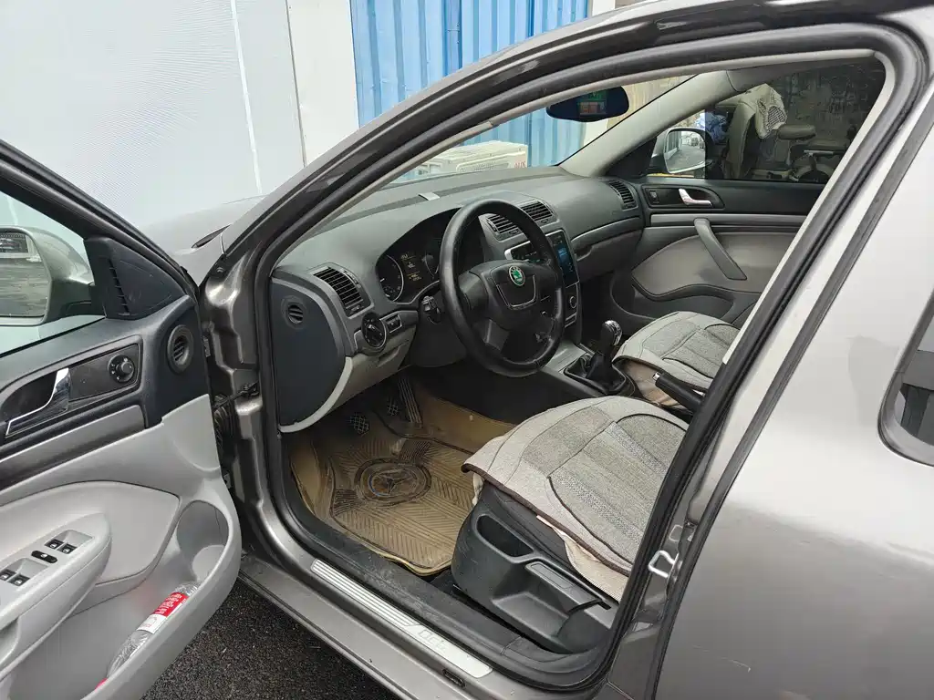 Octavia 1.6 L Manual Yijie