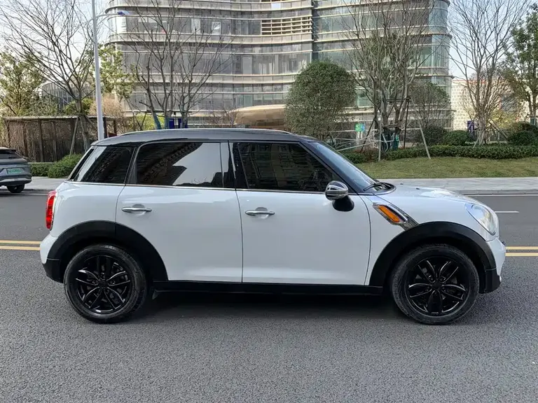 MINI COUNTRYMAN 1.6 L COOPER Fun
