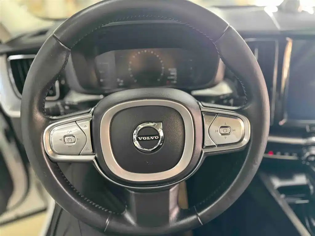 Volvo XC60 T5 4 WD Smart Ease CN-VI